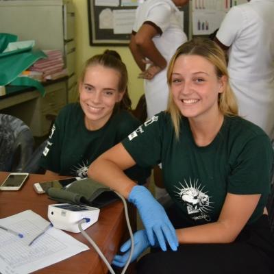Teenagers prepare to gain dental work experience in a clinic in Sri Lanka Projects Abroad interns at a clinic during our Dentistry internship for teenagers in Sri Lanka